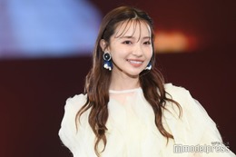 村瀬紗英、色白美脚際立つミニワンピ姿「綺麗すぎ」「美人さん」とファン絶賛