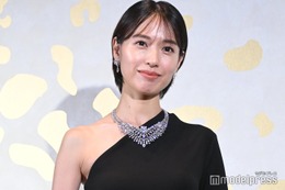 戸田恵梨香、ワンショルドレスに6億円超えジュエリー “ご褒美時間”は「家族と過ごす毎日」【「カルティエ銀座4丁目ブティック」オープニングイベント】