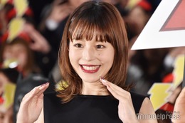 平野綾、美脚際立つコンサート中ショット披露「引き締まってて素敵」「かっこいい」 画像