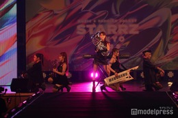 CiON、生演奏で迫力満点のパフォーマンス セクシー＆可愛い魅力も放つ【STARRZ TOKYO 2025】 画像