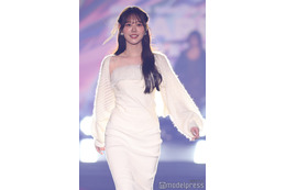 瀬名ちひろ、美デコルテ輝く オールホワイトコーデで登場【STARRZ TOKYO 2025】 画像