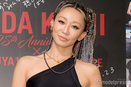 倖田來未、背中オープン衣装で美スタイル披露 30周年に向け意気込み「50手前でも踊って」「年相応とか関係ない」