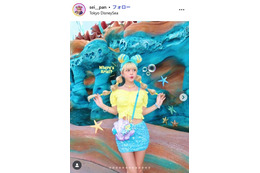 夫婦YouTuberゆたせな・セイナ、美ウエスト＆美脚全開 ディズニーホテルスティッチルームに宿泊「爆イケスタイル」「内装豪華すぎ」 画像