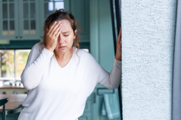 「夏、エアコンを21度にしても眠れない」50歳女性、滝のような汗に悩まされたあとに襲ってきた「意外な症状」とは