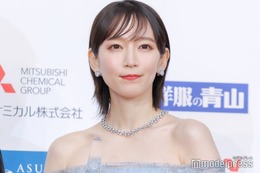 吉岡里帆、海での素肌際立つショットに反響続々「絵画のような美しさ」「幻想的で綺麗」