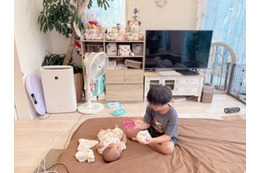 辻希美、0歳次女をあやす6歳三男の“癒し”SHOTにほっこり「笑うようになって来た」