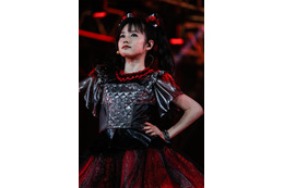 元BABYMETAL水野由結、アミューズ退所発表「エンタメという世界から離れて自分自身のペースで人生を歩んでいきたい」