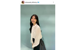 鈴木愛理、主演ドラマ『推し上司』ニコニコ笑顔のオフSHOTに「最高！」「かわいすぎる」の声