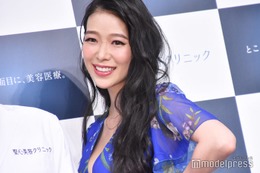 紅蘭、美ヒップ際立つショーパン姿 娘との2ショット公開「綺麗」「2人とも可愛い」の声