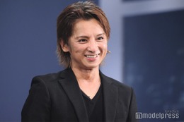 松岡充、30年前のデビュー時アー写公開「ずっとかっこいい」「永遠のスター」の声