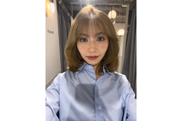 女性芸人の黒レース衣装ショットが話題に メンバーも衝撃「君はどこへ向かう気だ」