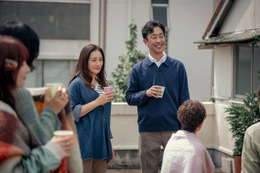 【小さい頃は、神様がいて 第1話】マンションの住人、小倉家に集結 あん（仲間由紀恵）が渉（北村有起哉）に言い放ったこととは