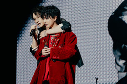 【「グラスハート」TENBLANKファンミ】佐藤健・町田啓太・志尊淳、歌いながらキス・バックハグ…胸キュンシーン実演