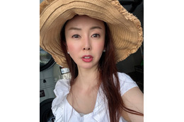 宮崎宣子、2歳息子の初運動会でハプニング 夫が息子を肩車した家族ショットに「微笑ましい」「どんどん大きくなってる」の声