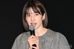 弘中綾香アナ、大物俳優を“呼び捨て” 予想外ハプニングに思わず本人立ち上がる「呼び捨てはないだろう」【ちょっとだけエスパー】