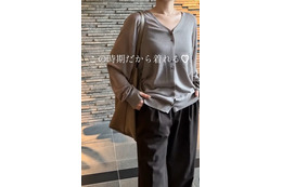【ユニクロ】タックワイドパンツ、今、買い足すならどんな色？【40代の毎日コーデ】