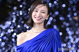 岡崎紗絵、ノースリーブ衣装姿に絶賛の声「骨格から美しすぎる」「透明感がすごい」
