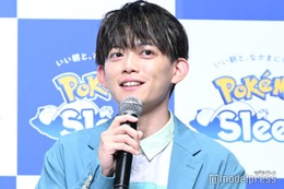 松丸亮吾「乳首にシール貼ってる」美腹筋のぞく上裸ショット話題「面白すぎる」「バキバキでかっこいい」