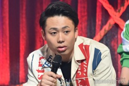 フィッシャーズ・シルクロード、1歳長男の散歩ショット公開 次男誕生で「お兄ちゃんになってる」「成長感じる」の声