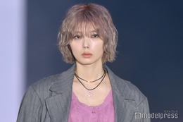 櫻坂46藤吉夏鈴、ラベンダーアッシュヘア姿でオーラたっぷり【ガルアワ2025AW】