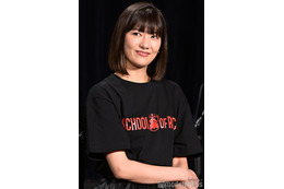 宮澤佐江、カジュアルコーデで圧巻美脚披露 ハワイでの休日満喫ショットに「脚長すぎ」「スタイル抜群」と反響