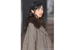 乃木坂46五百城茉央、大人びた雰囲気で初ランウェイ 美脚もチラリ【ガルアワ2025AW】 画像