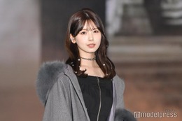 乃木坂46筒井あやめ、オフショルワンピで美デコルテ輝く スリットで上品な肌見せ【ガルアワ2025AW】