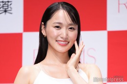 菅井友香、ミニトップスから美ウエストちらり「スタイル良すぎ」「可愛い」と反響 画像