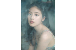 今田美桜“5年前刊行”写真集が10度目の重版 素肌輝くキャミ姿の特典カット公開【ラストショット】