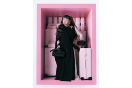 渡辺直美、モードなブラックのドレス姿を披露！個性を活かしたスタイリングで唯一無二の存在感が光る