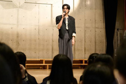 「Zoff」アンバサダー目黒蓮、学生たちの前にサプライズ登場!サングラスを通じて目の健康の大切さを発信