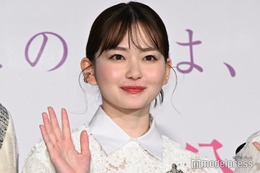 山田杏奈、美脚際立つミニワンピース姿「スタイル抜群」「似合ってる」の声 画像