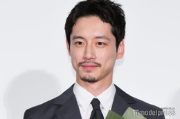 坂口健太郎、短髪＆ひげ姿で雰囲気ガラリ イメチェン理由明かす【盤上の向日葵】 画像