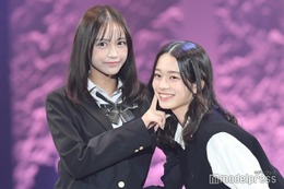 「今日好き」永瀬さら＆紗和、ペアランウェイで“ほっぺツン” 圧巻スタイルも際立つ【サツコレ2025A/W】 画像