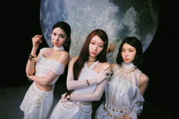 IS:SUE、最新ビジュアル公開 闇の中で光放つ存在表現【PHASE】 画像