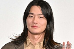 野村周平、黒ギャル×ミニ丈制服姿のコスプレ姿にファン衝撃「美脚すぎる」「誰かと思った」