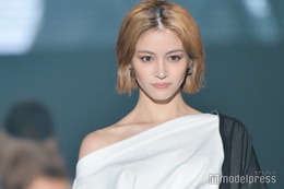 楓、セーラージュピターのコスプレ姿で美スタイル披露「脚長すぎ」「美しさレベチ」の声