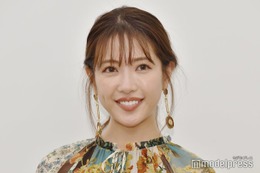 舟山久美子（くみっきー）、長女1歳記念で家族写真公開「全員美形オーラすごい」「ママにそっくり」と反響 画像