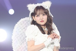 佐藤ノア、ミニスカメイド衣装で美脚スラリ「可愛すぎる」「お人形さんみたい」の声