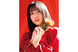 日向坂46五期生・大野愛実＆高井俐香「週刊ヤングジャンプ」登場 美脚際立つワンピ姿も