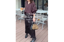 トレンド「ブラウン」の大人の着こなし例。デザインニット×ナロースカートが洗練した雰囲気【40代の毎日コーデ】