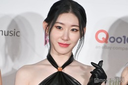 ITZYチェリョン、オフショル×ミニ丈で美スタイル際立つ「さすがのスタイル」「脚長い」と反響続々