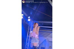 鈴木亜美、美スタイルを披露したミニ丈衣装姿に「若い時と、変わらない」「最高過ぎる！」の声