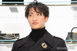 Snow Man岩本照、ハプニングに咄嗟の対応「ボディガードの役やってるので」紳士的な対応に会場から感嘆の声 画像