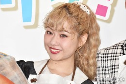 peco、自宅のきらびやかなクリスマスツリー公開「オーナメントのセンス抜群」「お洒落」の声