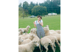 櫻坂46松田里奈、1st写真集記念生配信決定＆特典公開 未掲載の海カットも