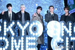 TOMORROW X TOGETHER、東京ドームシティ点灯式に5人で登壇 巨大ツリーに感動 画像