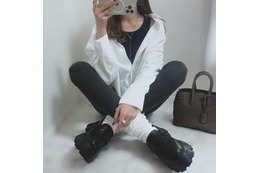 【GU】の神シャツ発見！ゆったりやわらかなドルマンスリーブシャツで作る洗練モノトーンルック【40代の毎日コーデ】