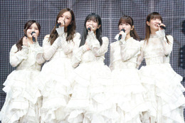 乃木坂46梅澤美波が涙のメッセージ「私たちはいつだって味方」「これからは自分の幸せを生きて」【久保史緒里卒業コンサート】