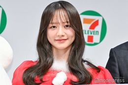 森香澄、サンタ風ドレス姿で美スタイル披露「顔が可愛いのはもちろん」癒やしの存在に頬緩める 画像